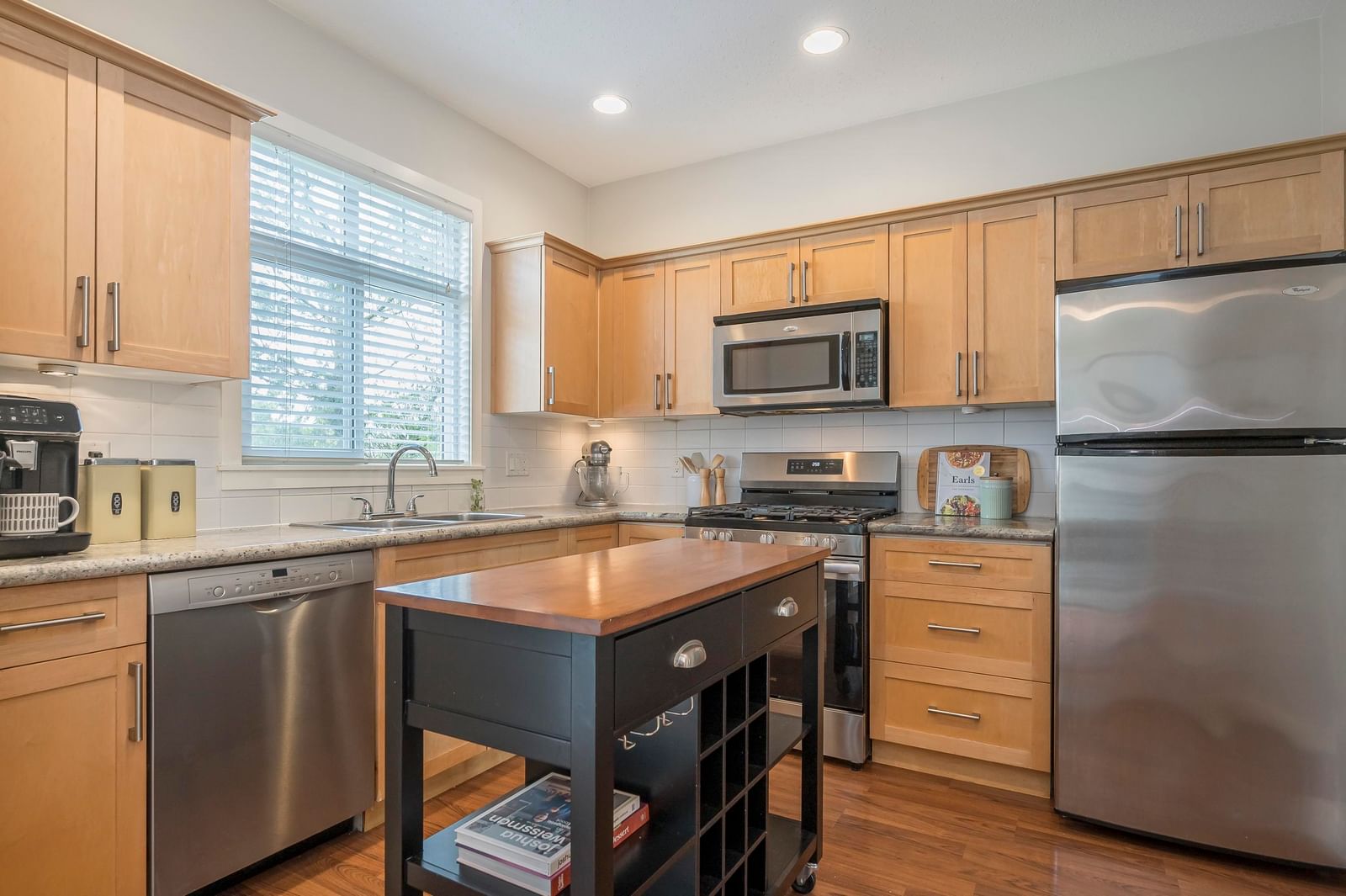 Listing Image 11