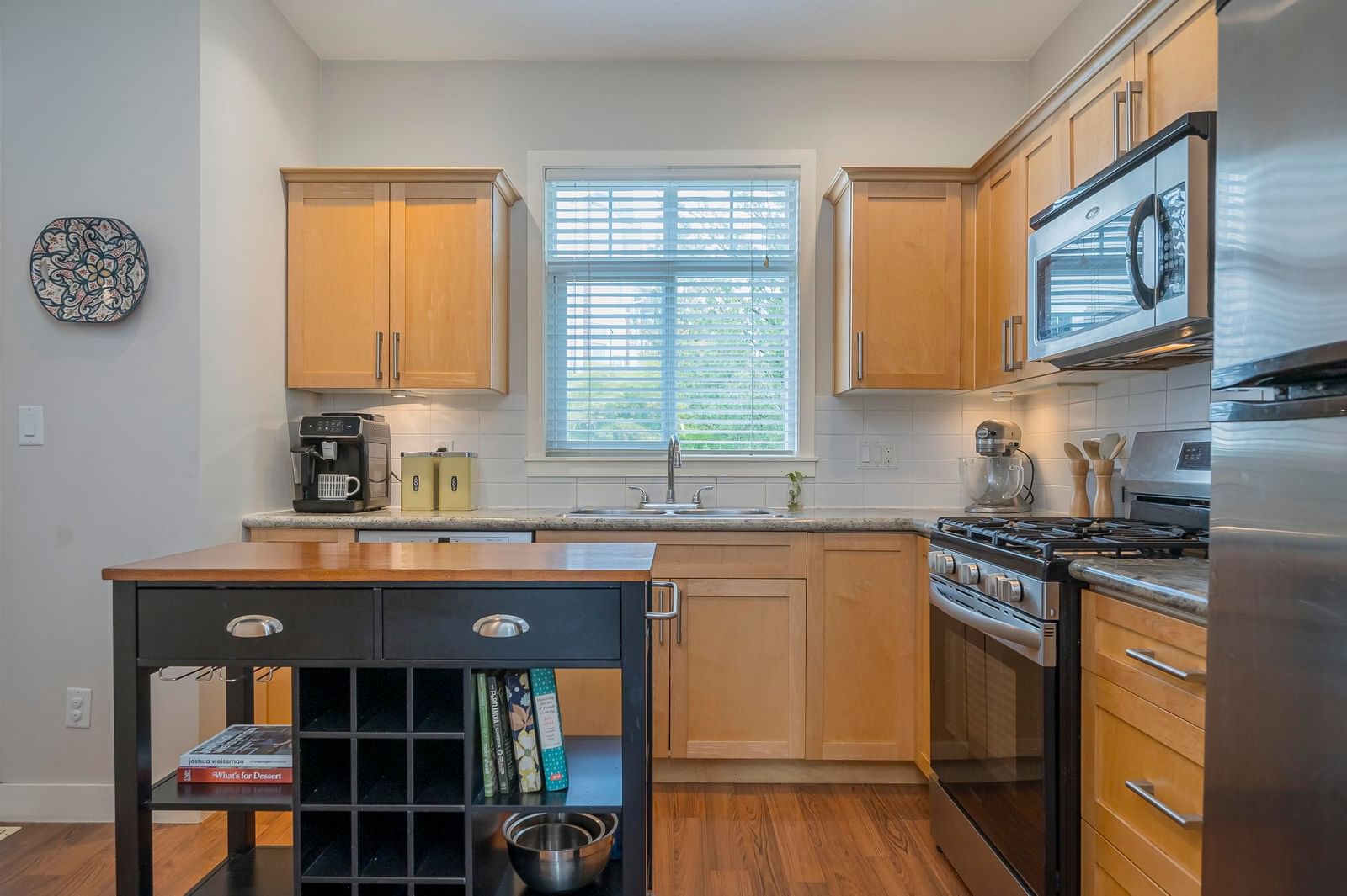 Listing Image 12