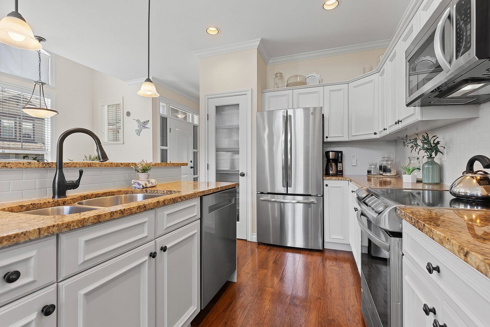 Listing Image 10