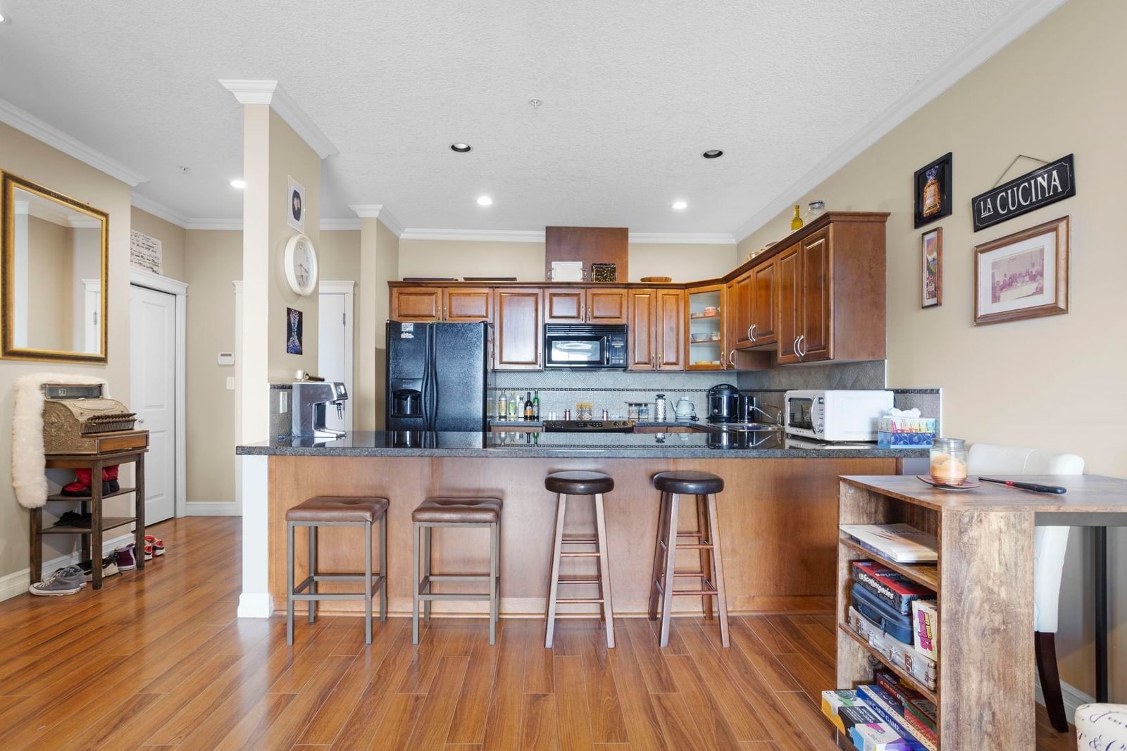 Listing Image 12