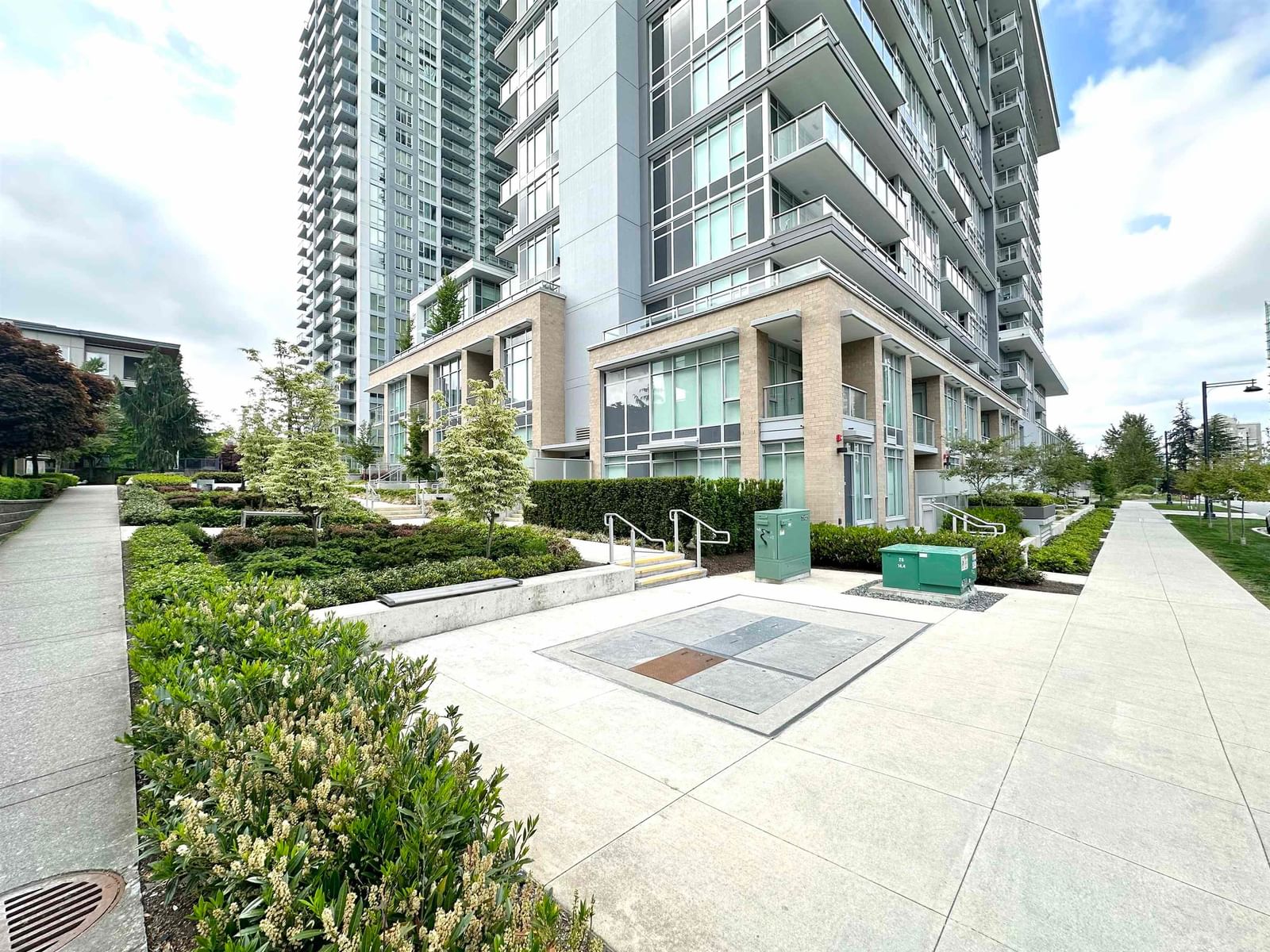 Listing Image 4
