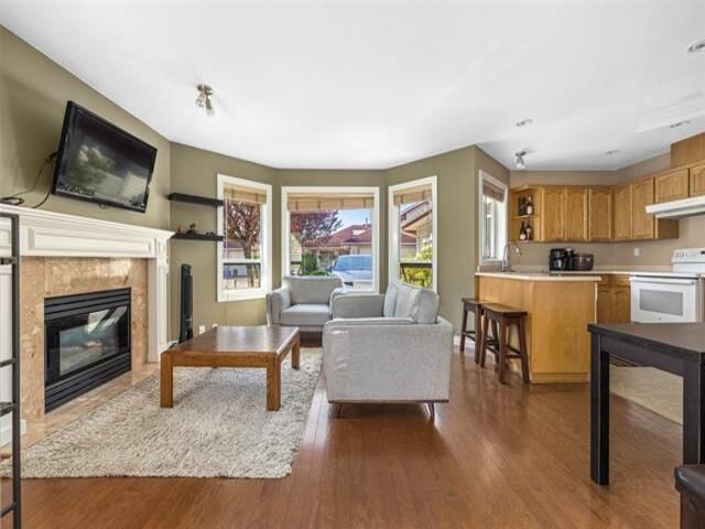 Listing Image 6