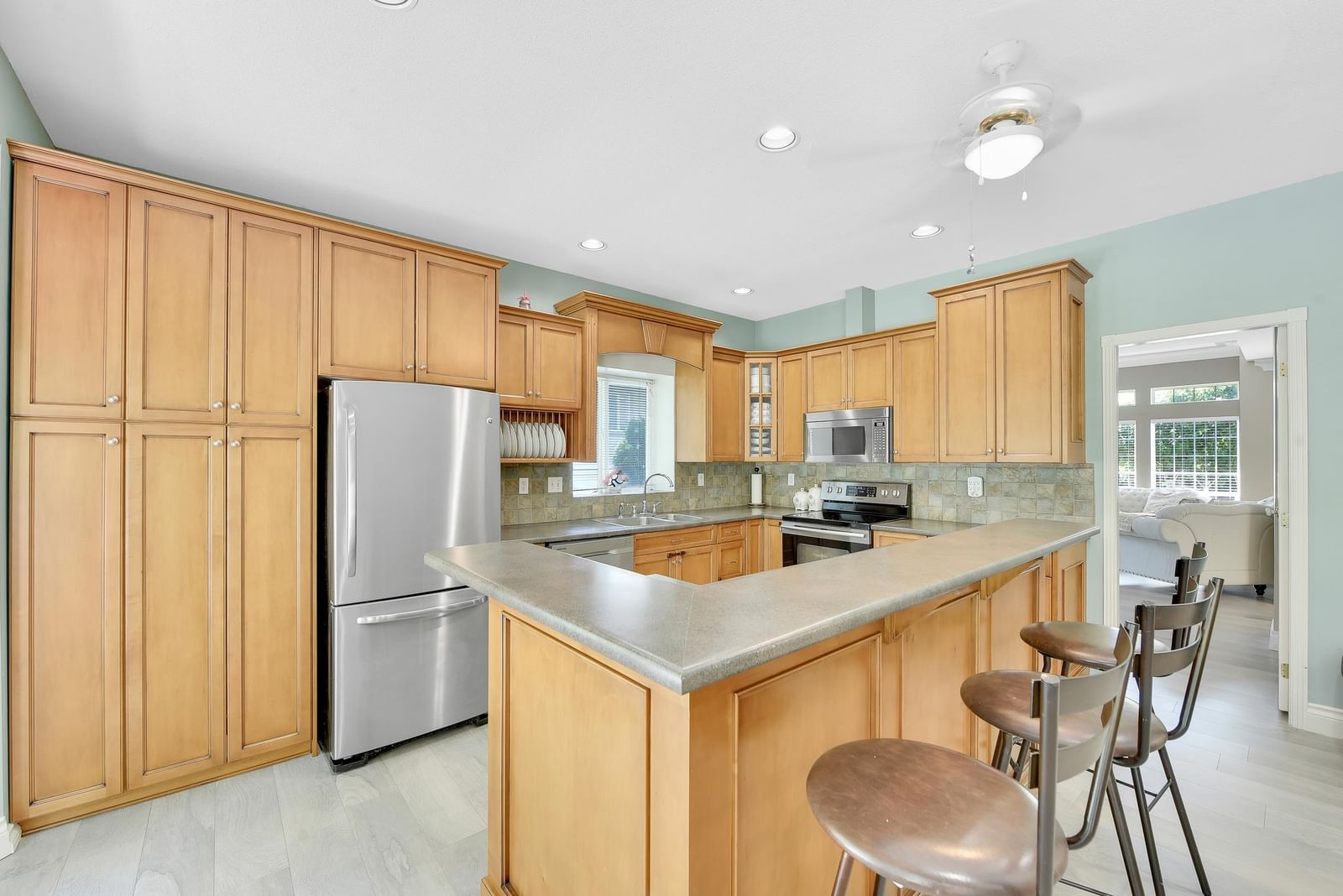Listing Image 12