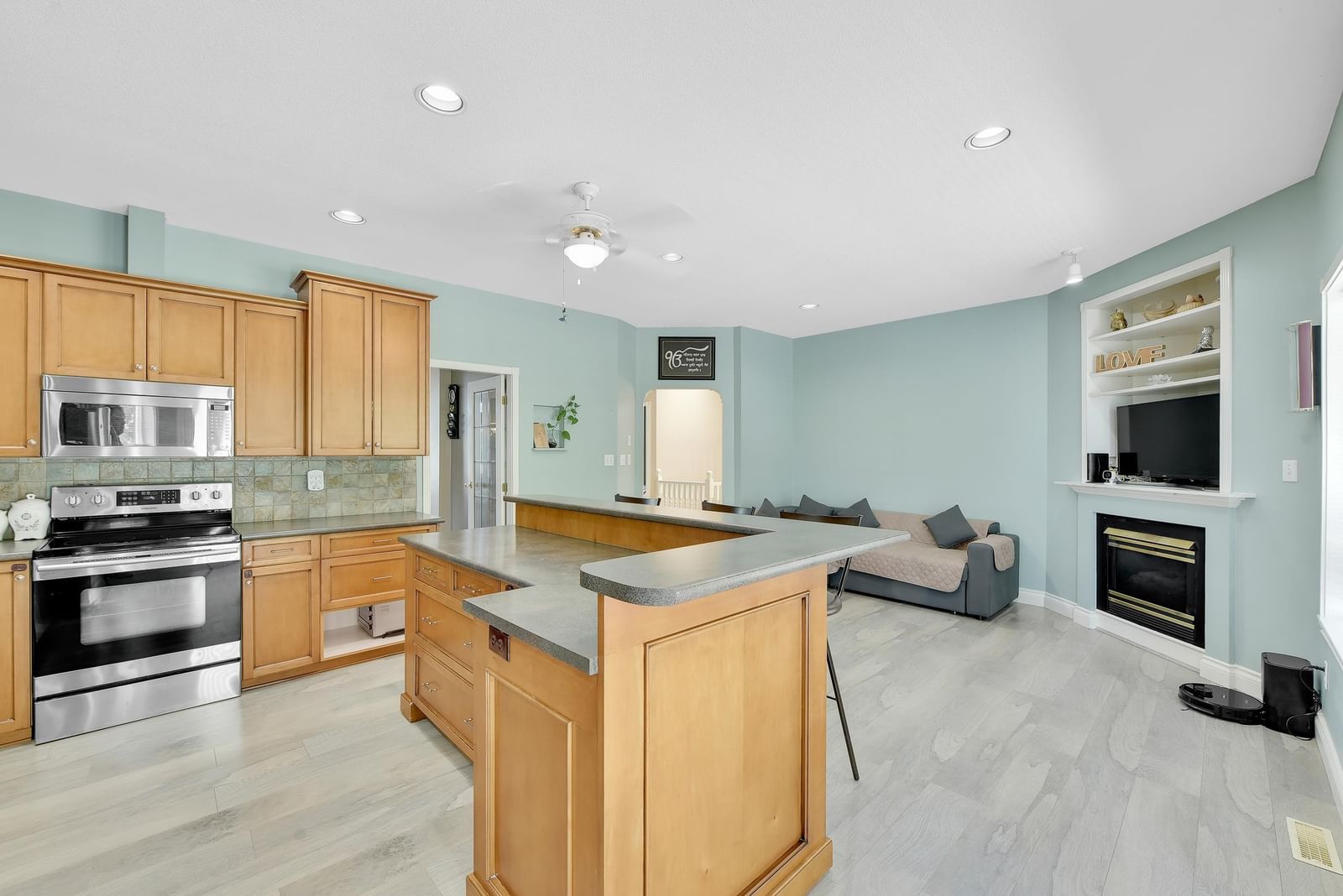 Listing Image 14