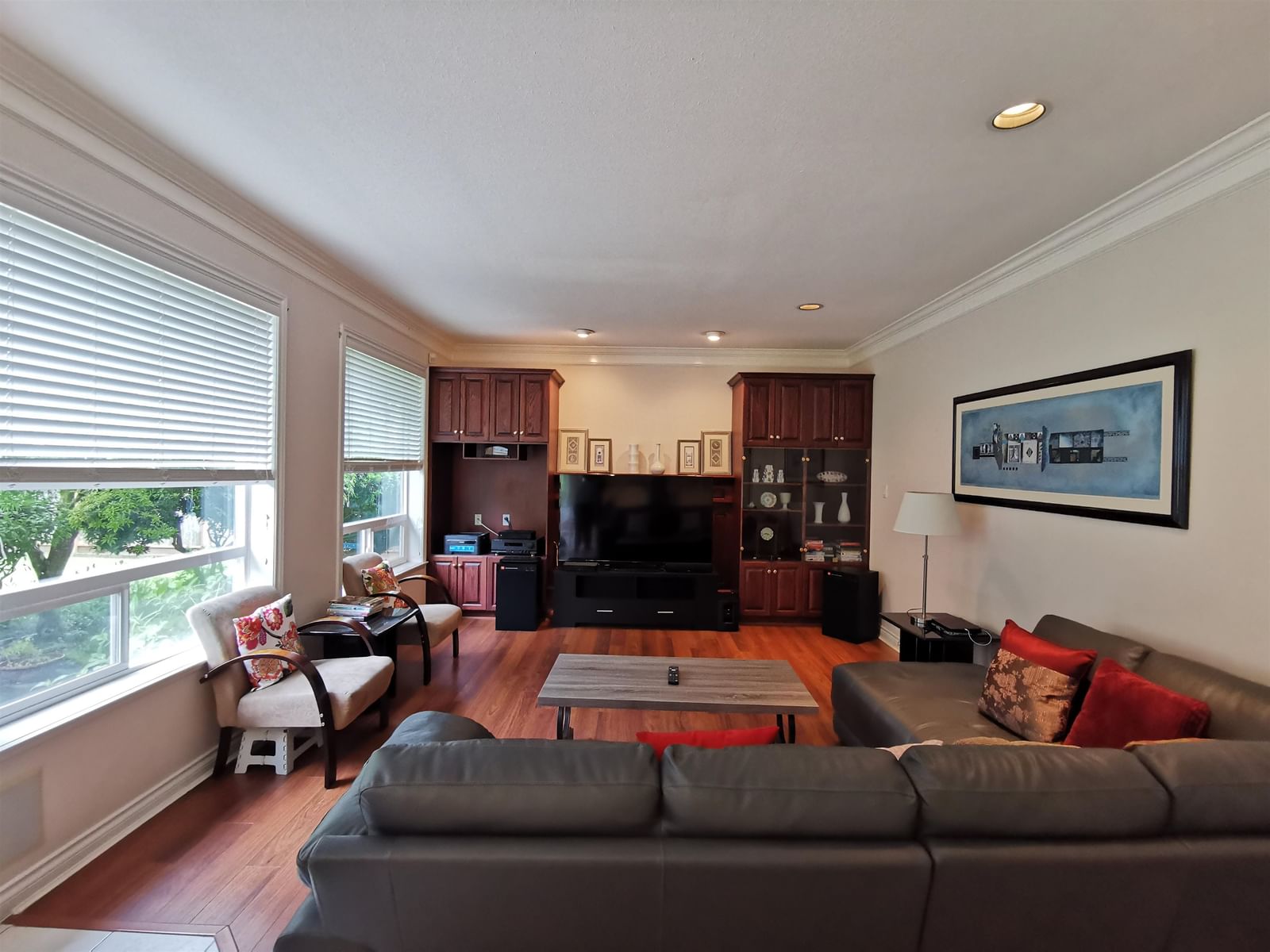 Listing Image 12
