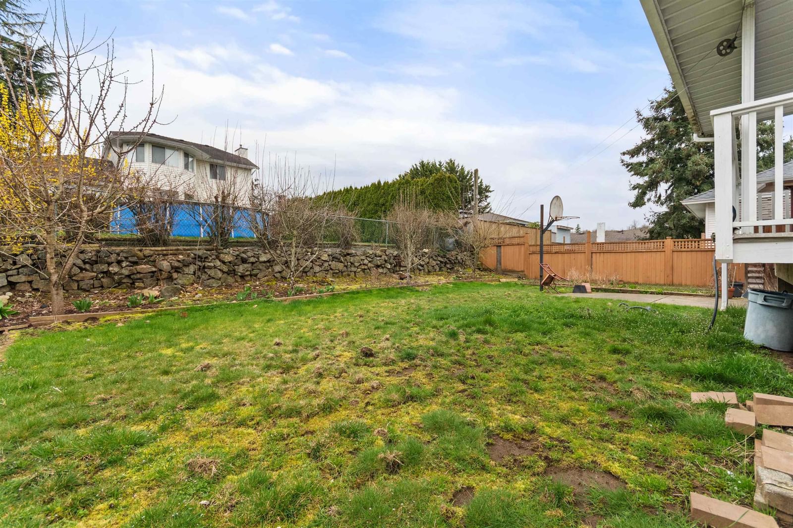 Listing Image 10
