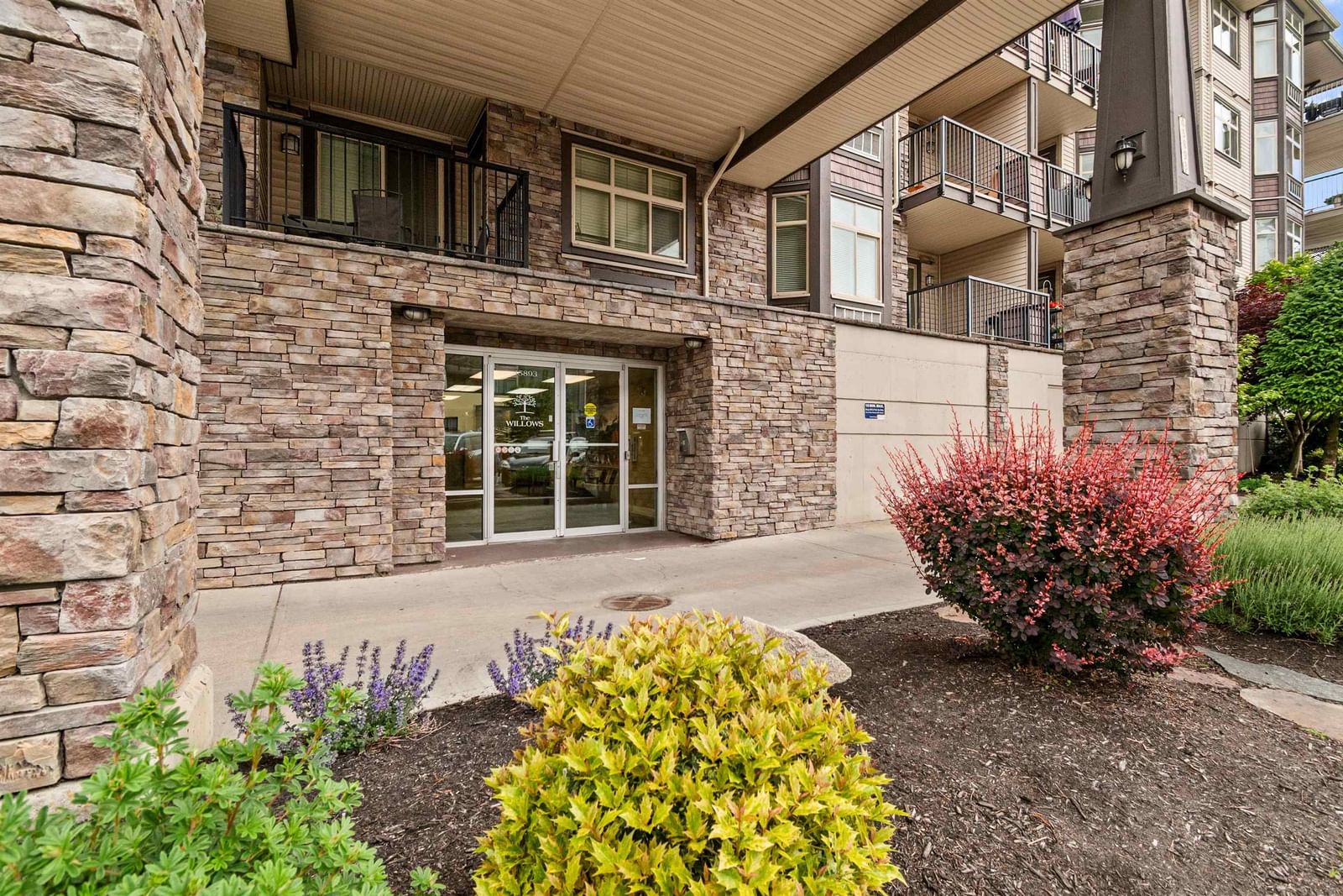 Listing photo 2