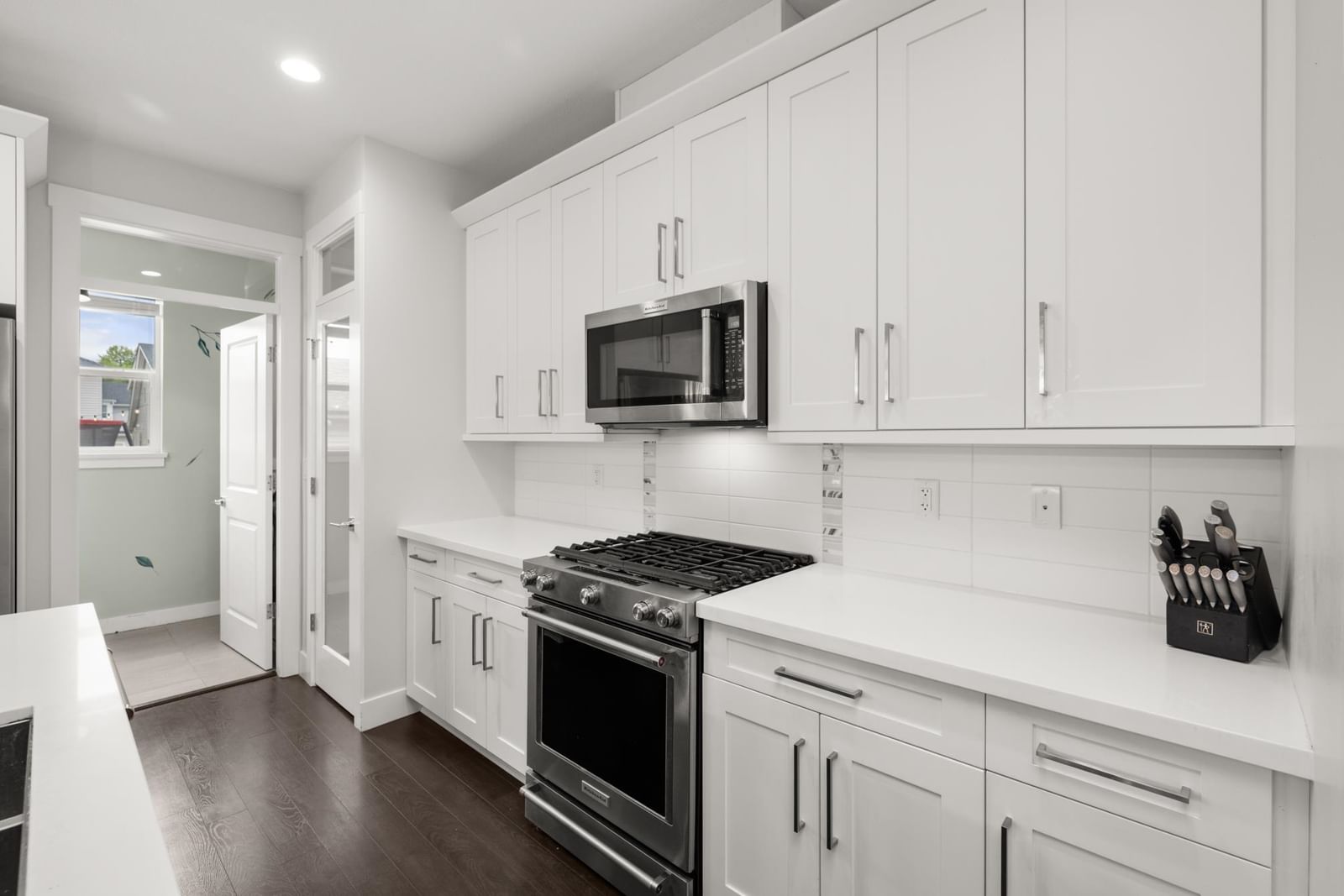Listing Image 12