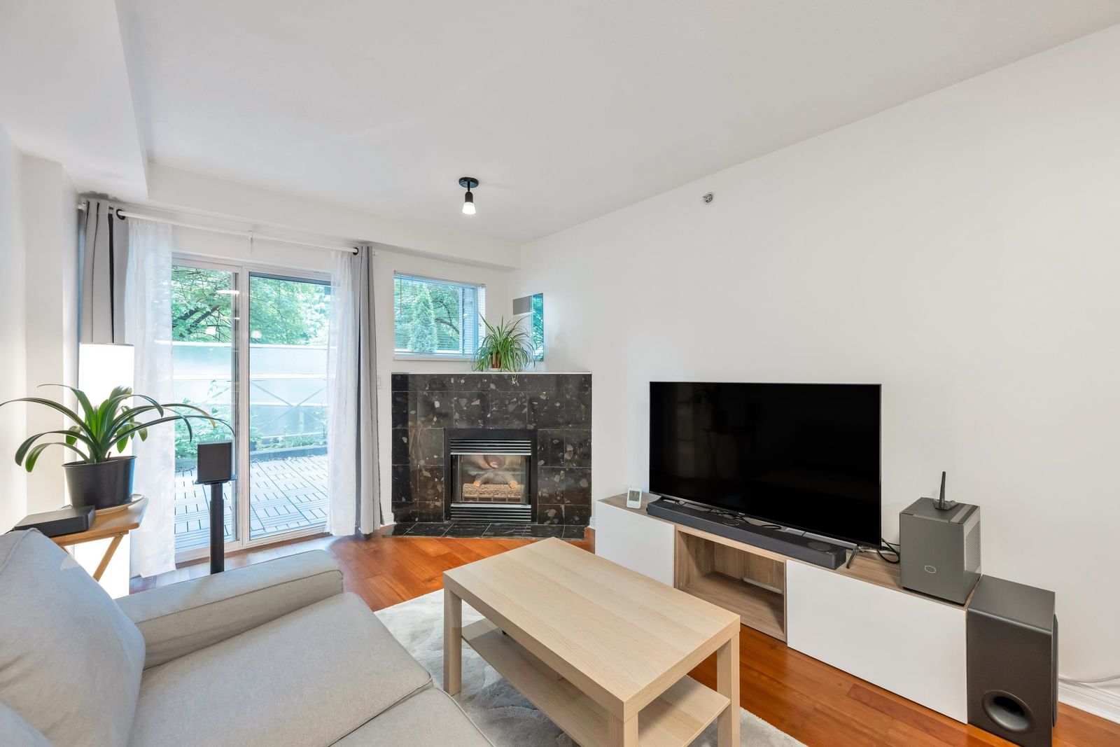 Listing Image 8