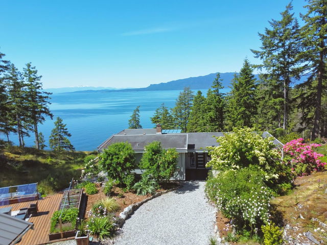 10991- - 10993 Sunshine Coast Highway