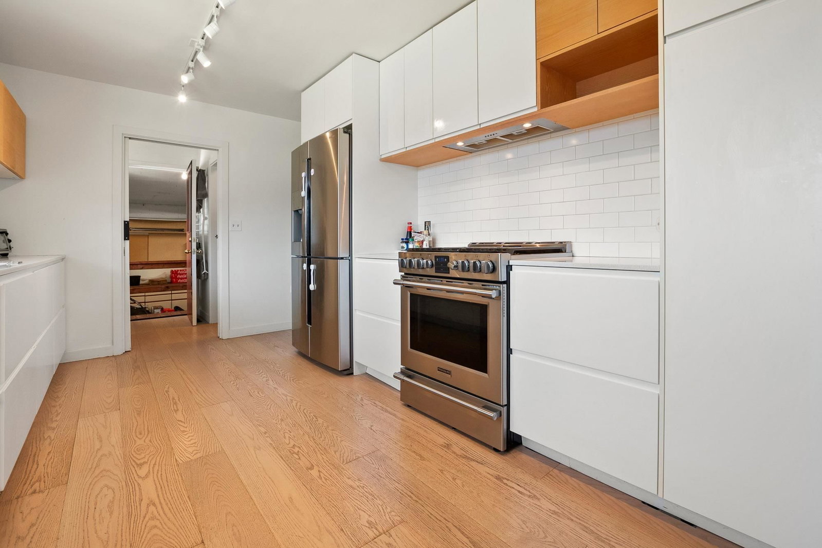 Listing Image 12
