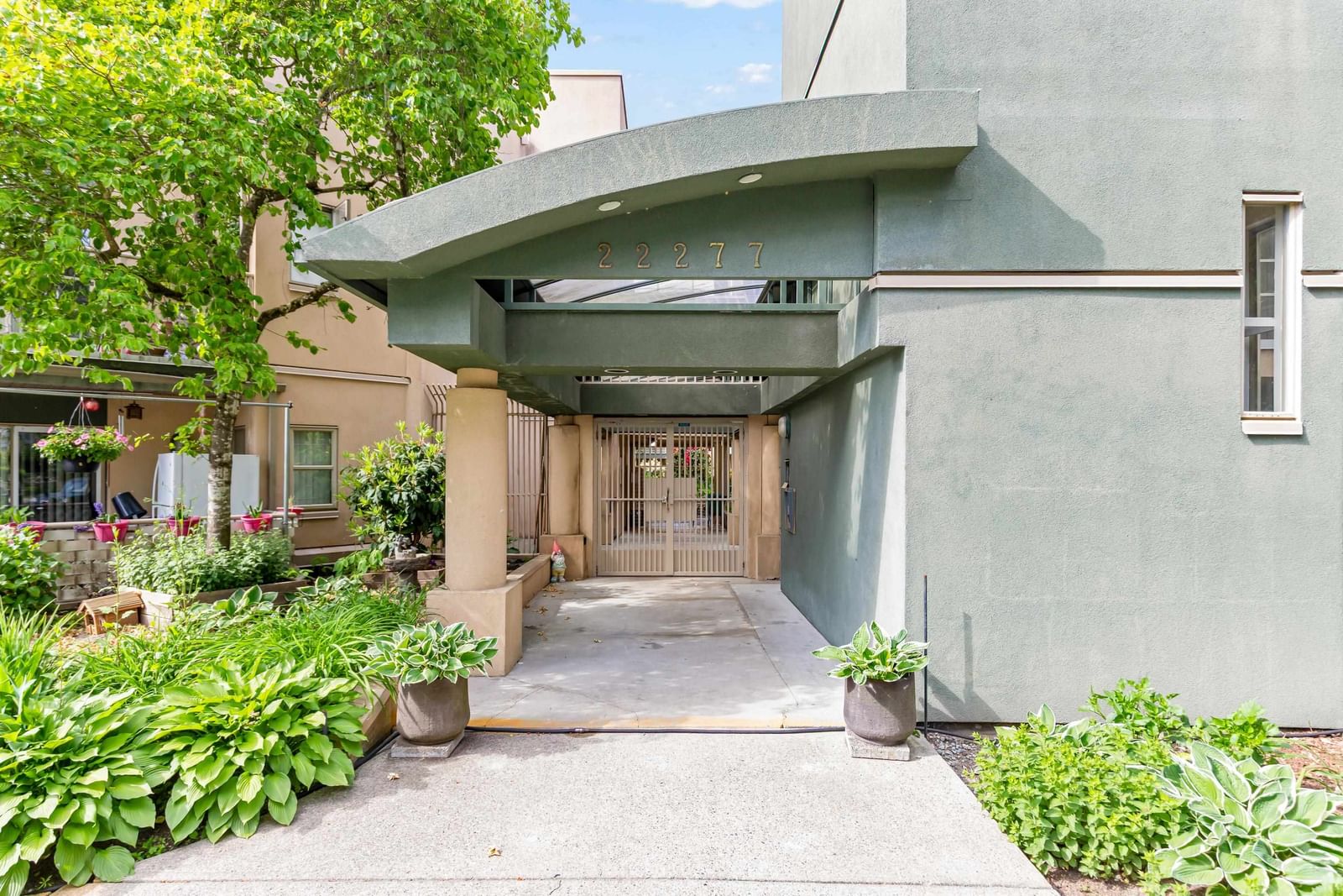 Listing Image 4