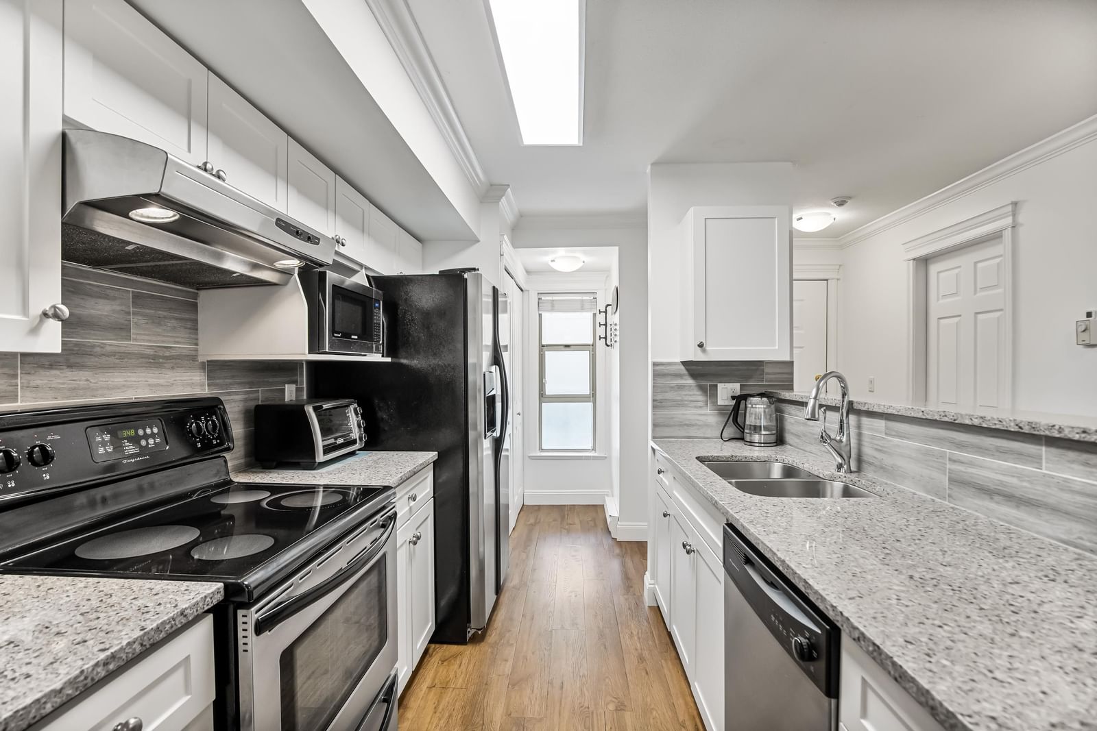 Listing Image 9