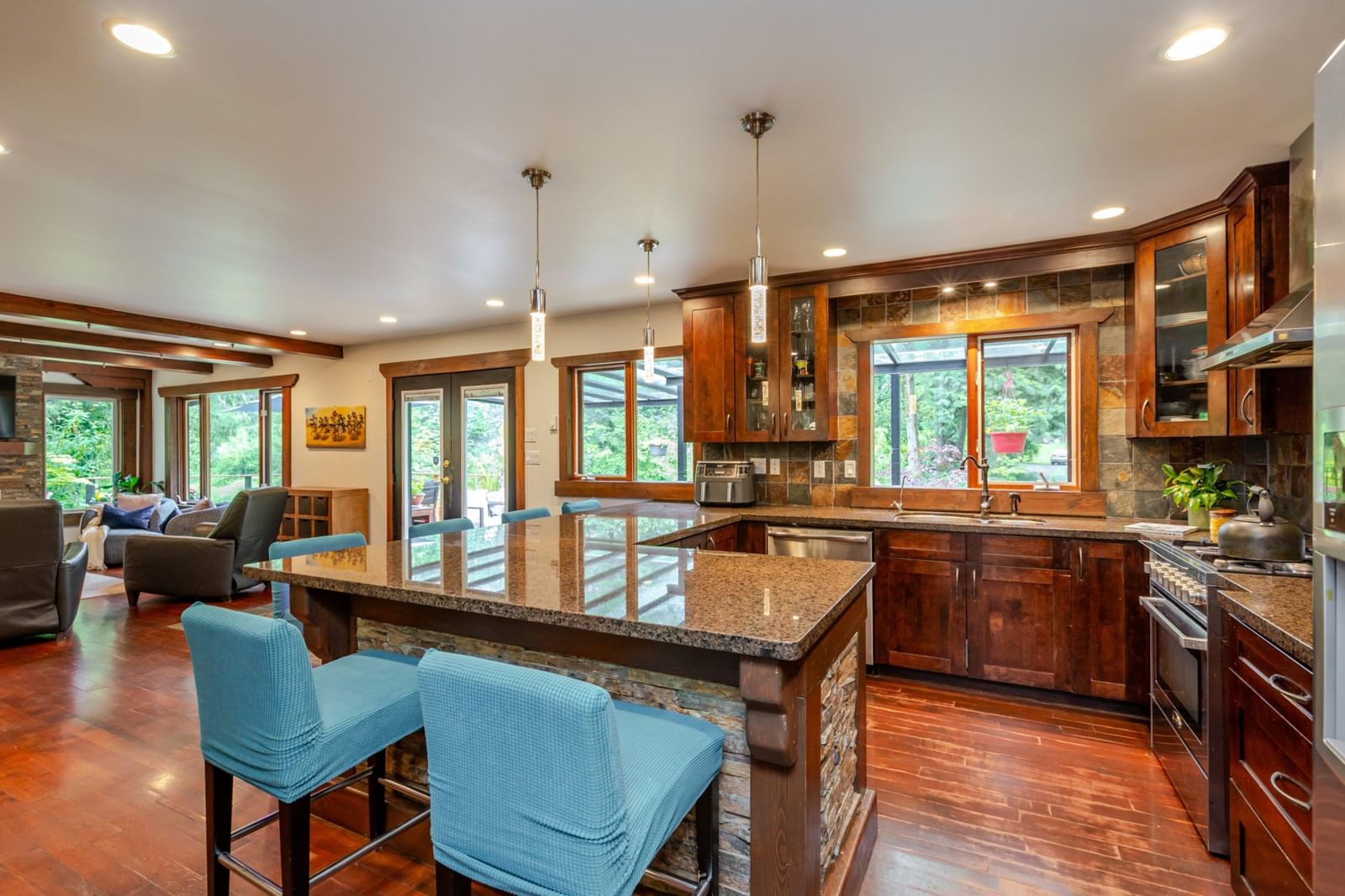Listing Image 10