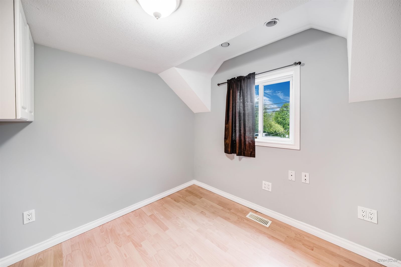 Listing Image 17