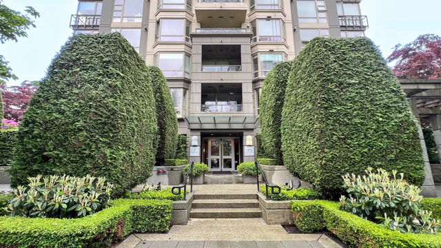 1002 - 1316 W 11th Avenue
