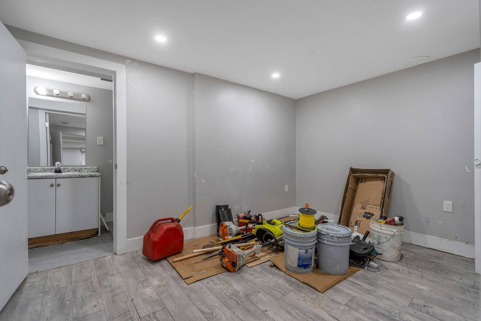 Listing Image 15