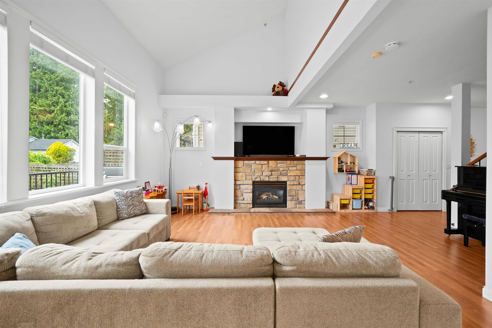 Listing Image 5