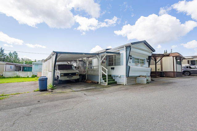 31 - 8266 King George Boulevard