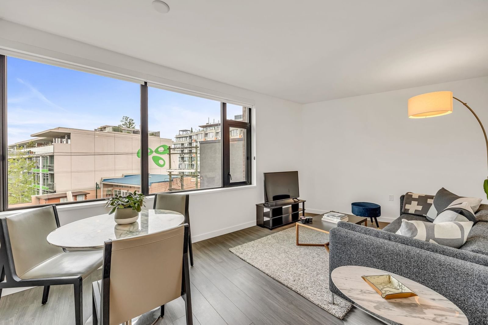 Listing Image 19