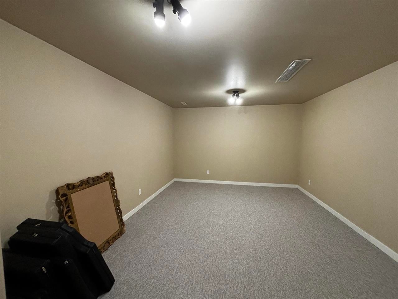 Listing Image 26