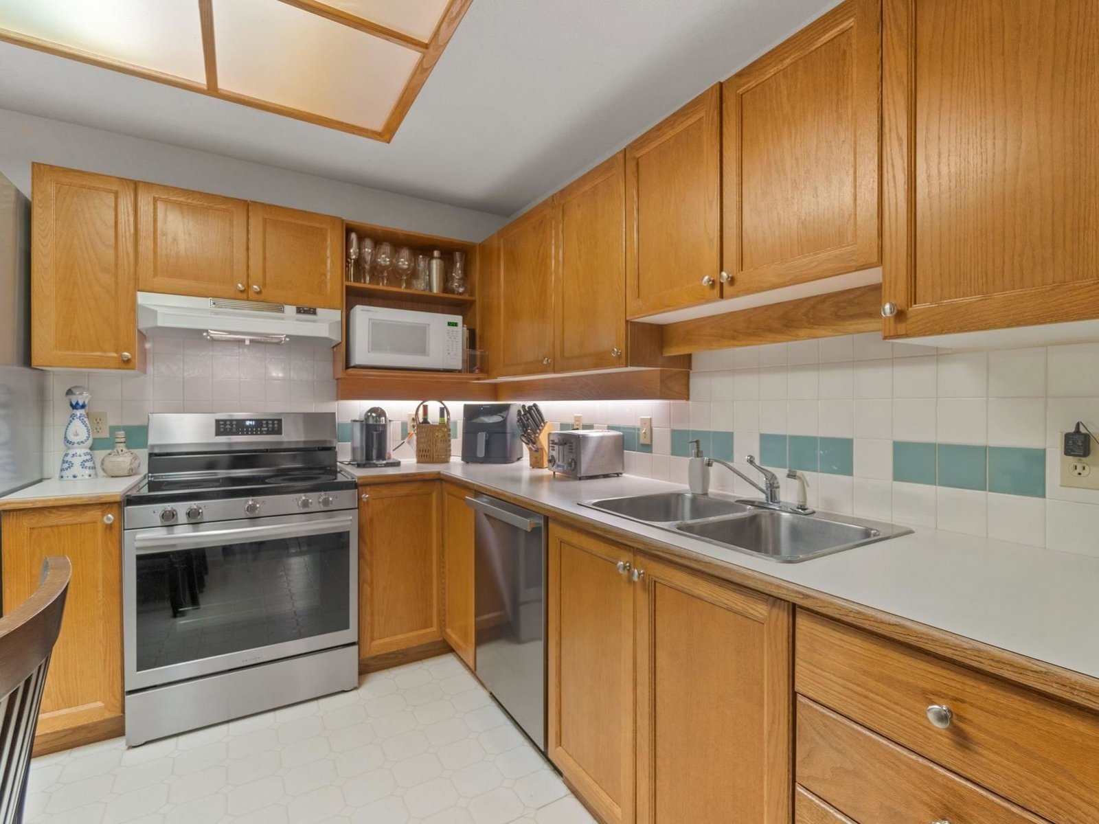 Listing Image 11