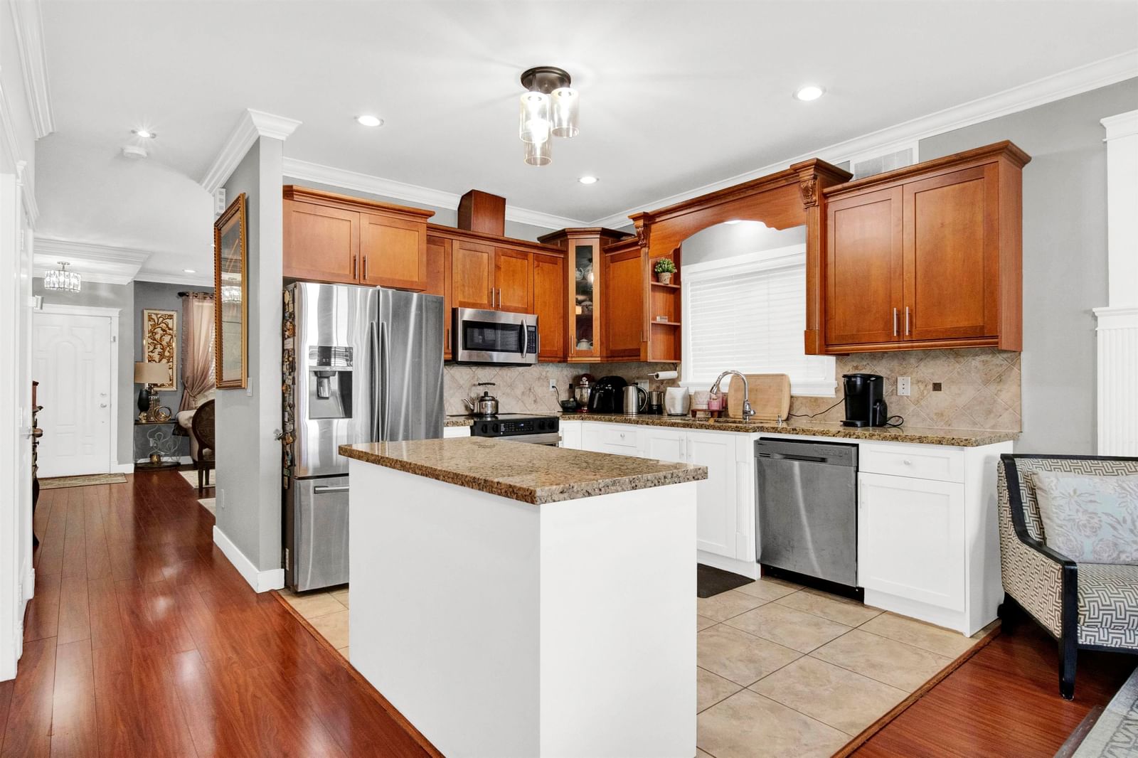 Listing Image 10