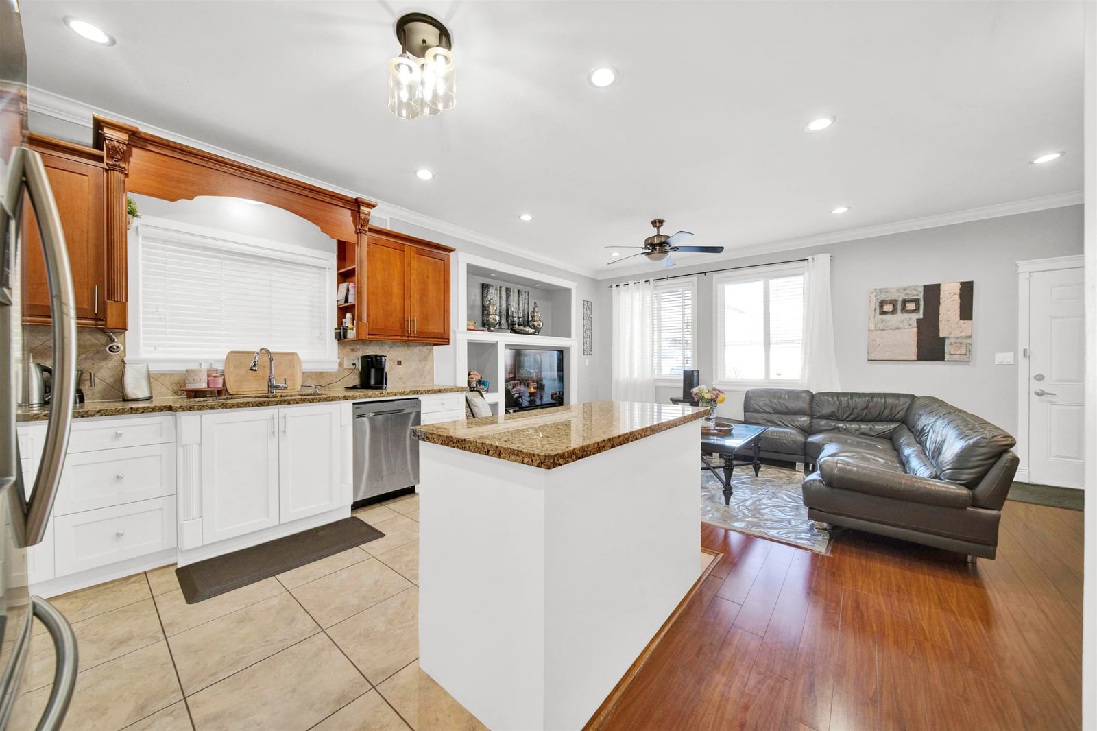 Listing Image 9