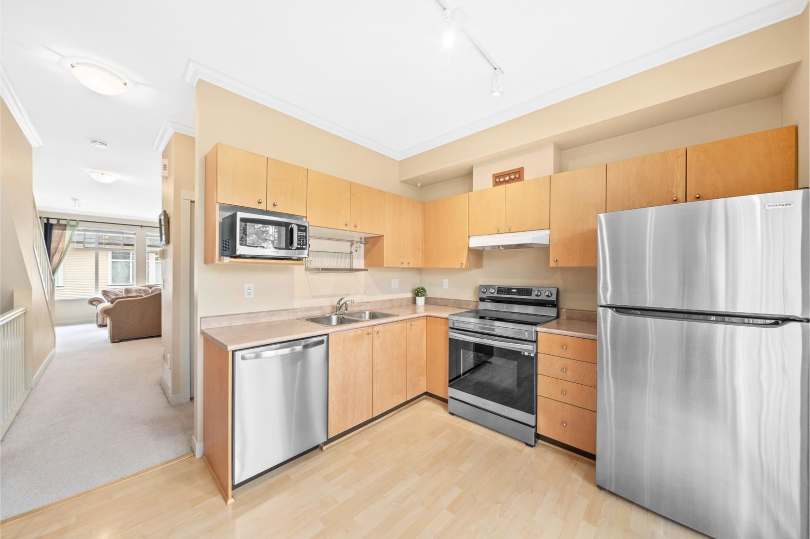 Listing Image 3