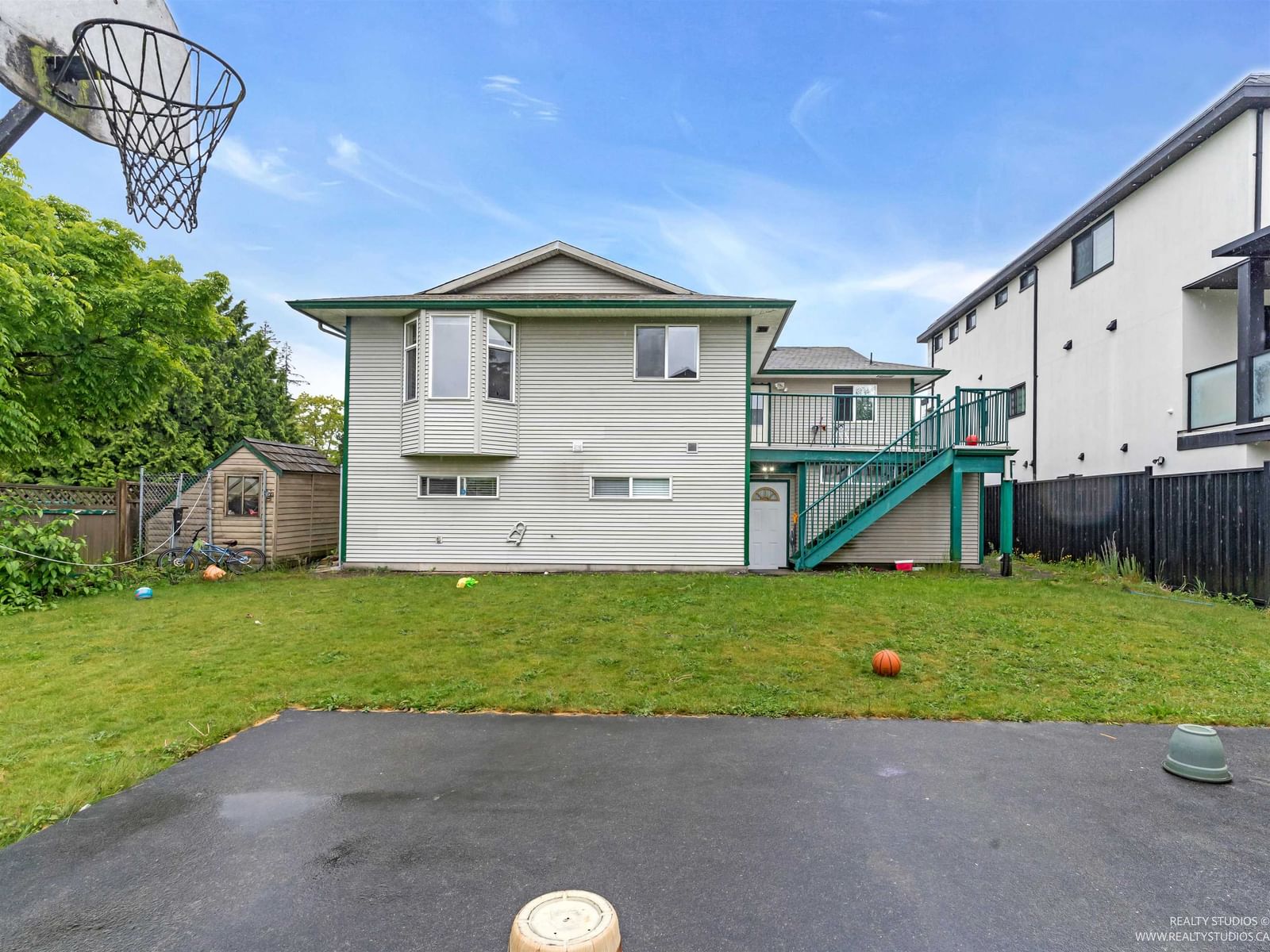 Listing Image 4