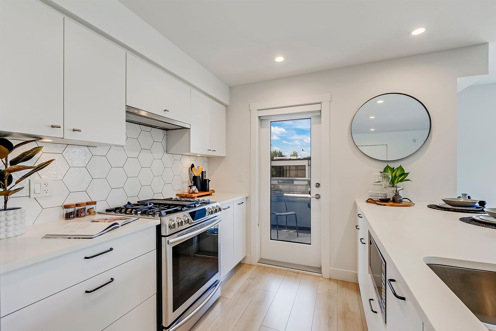 Listing Image 10