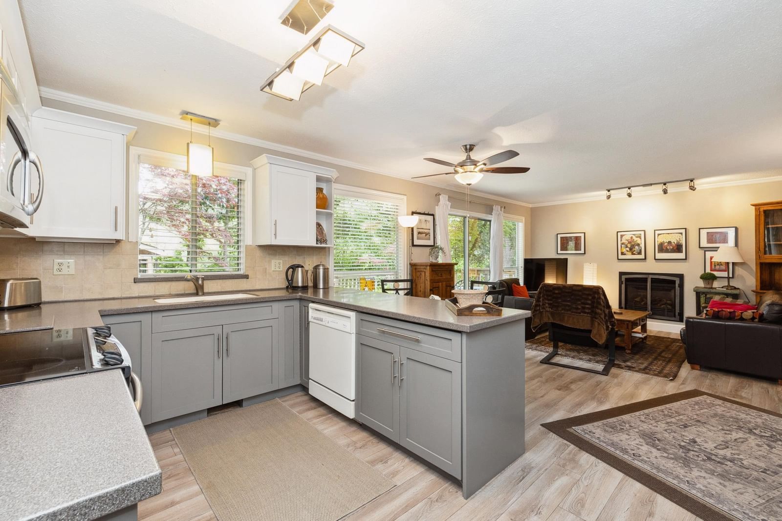 Listing Image 11