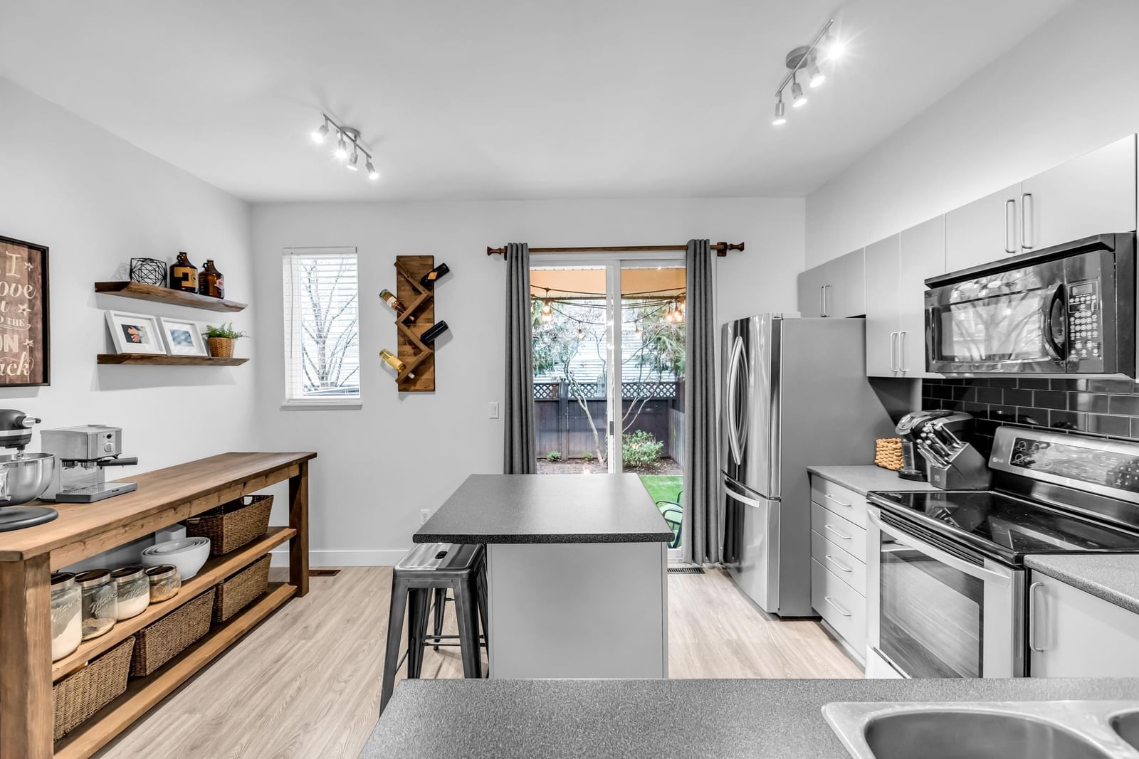 Listing Image 10