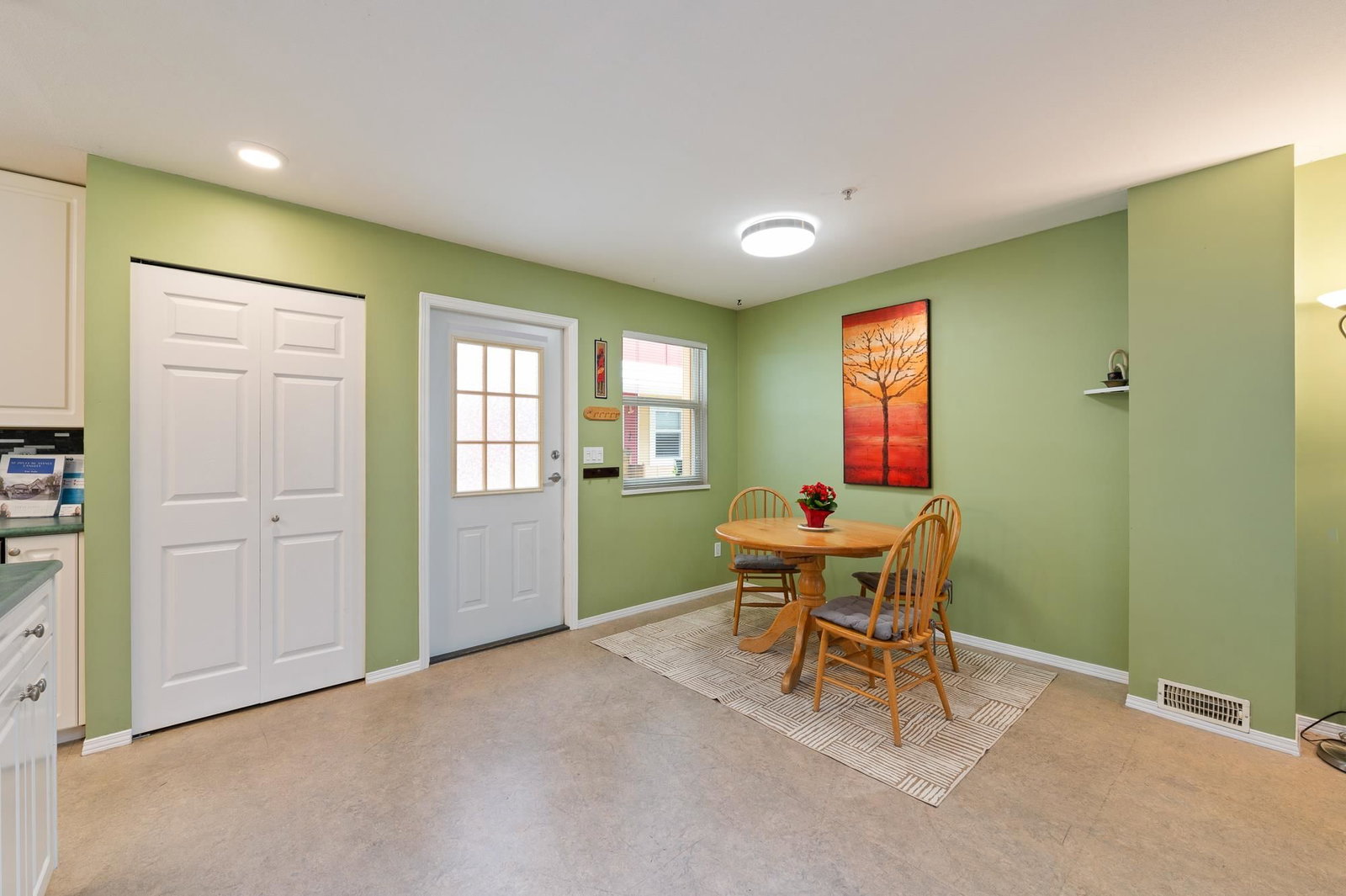 Listing Image 8