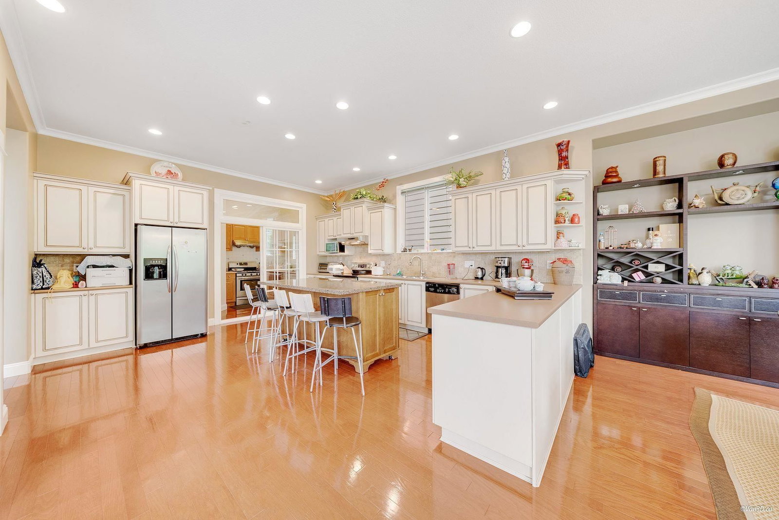 Listing Image 11