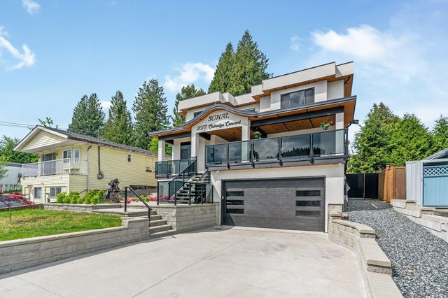 2077 Oakridge Crescent