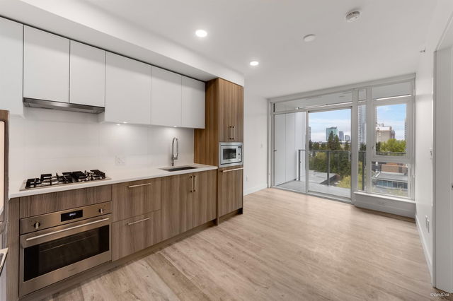 12XX - 9675 King George Boulevard
