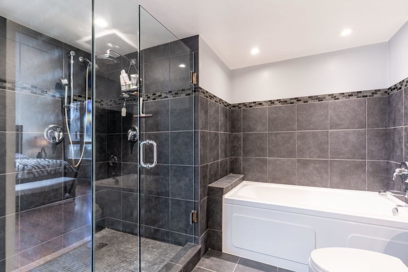 Listing Image 24