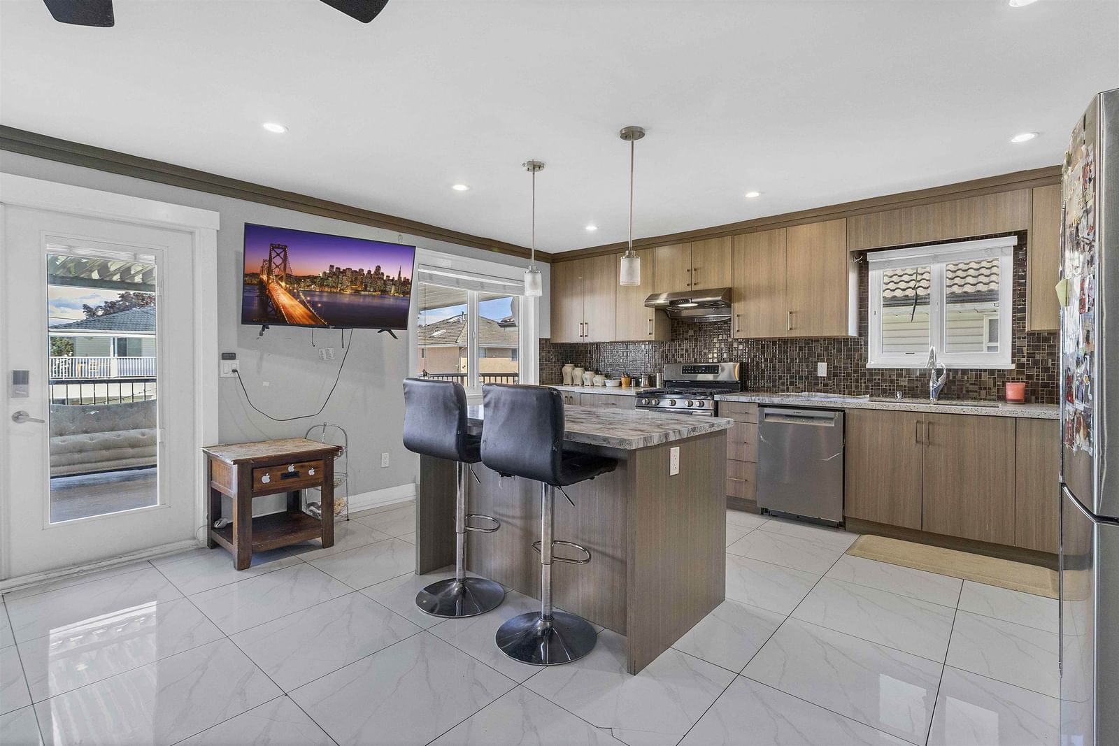 Listing Image 10