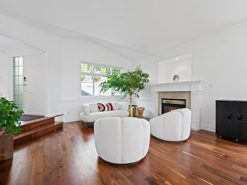 1075 Adderley Street, North Vancouver, V7L 1T4 | Image 3