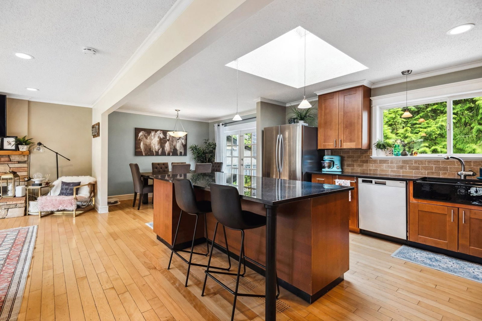 Listing Image 11
