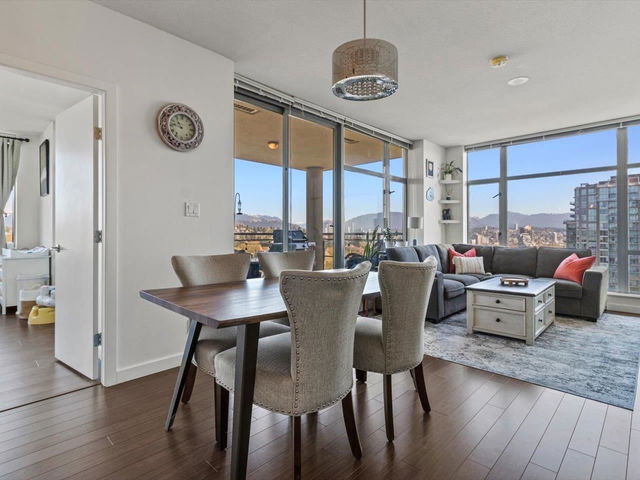 1702 - 280 Ross Drive