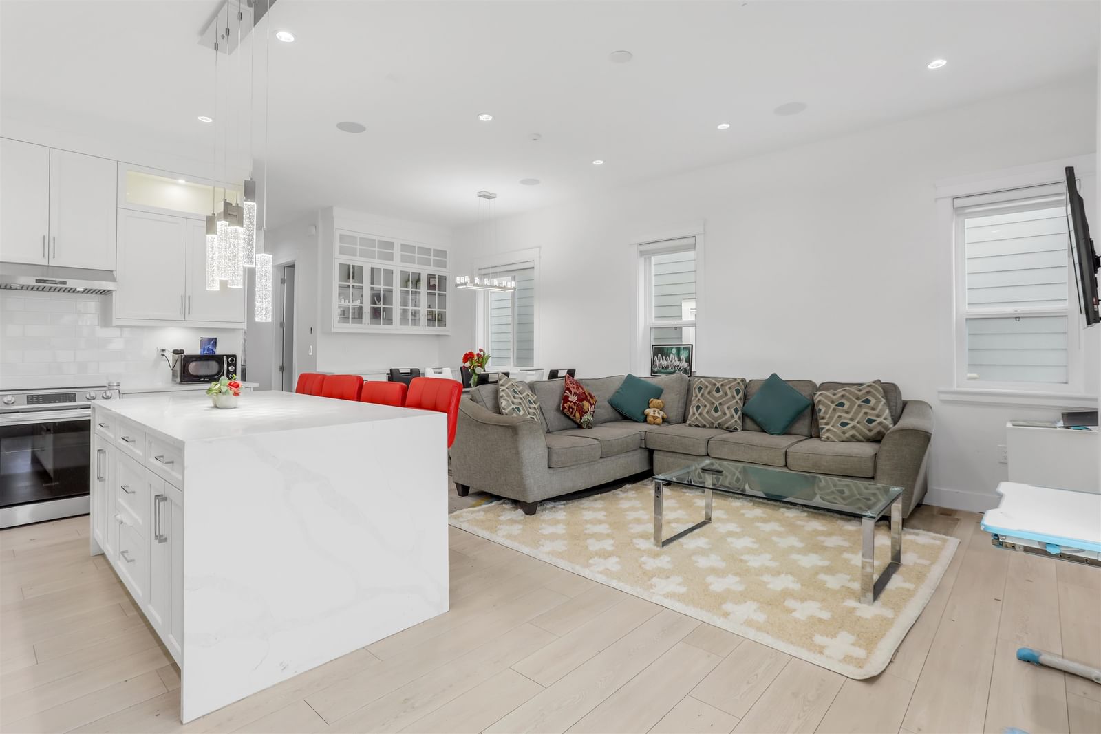 Listing Image 4
