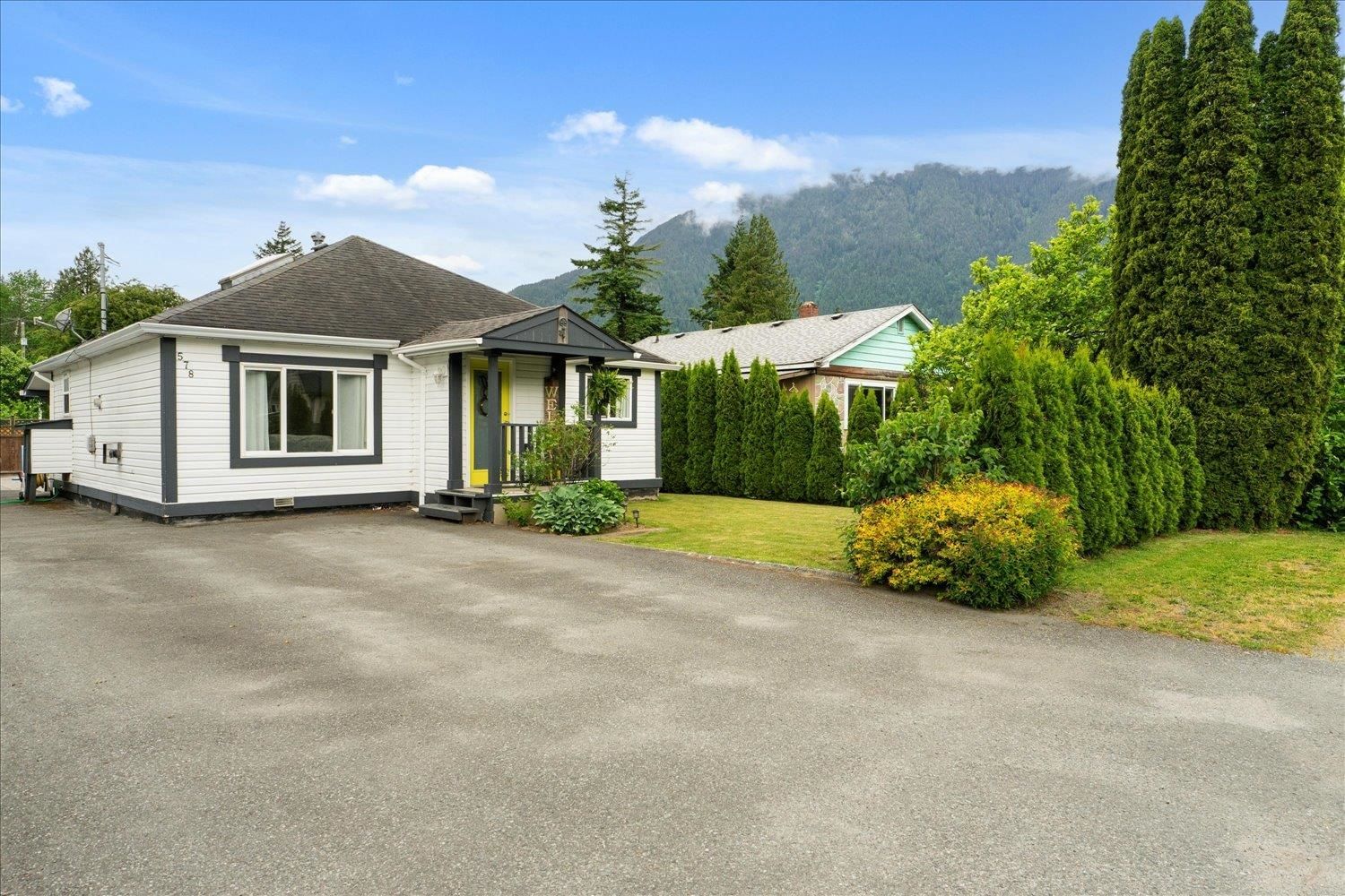 Listing Image 4