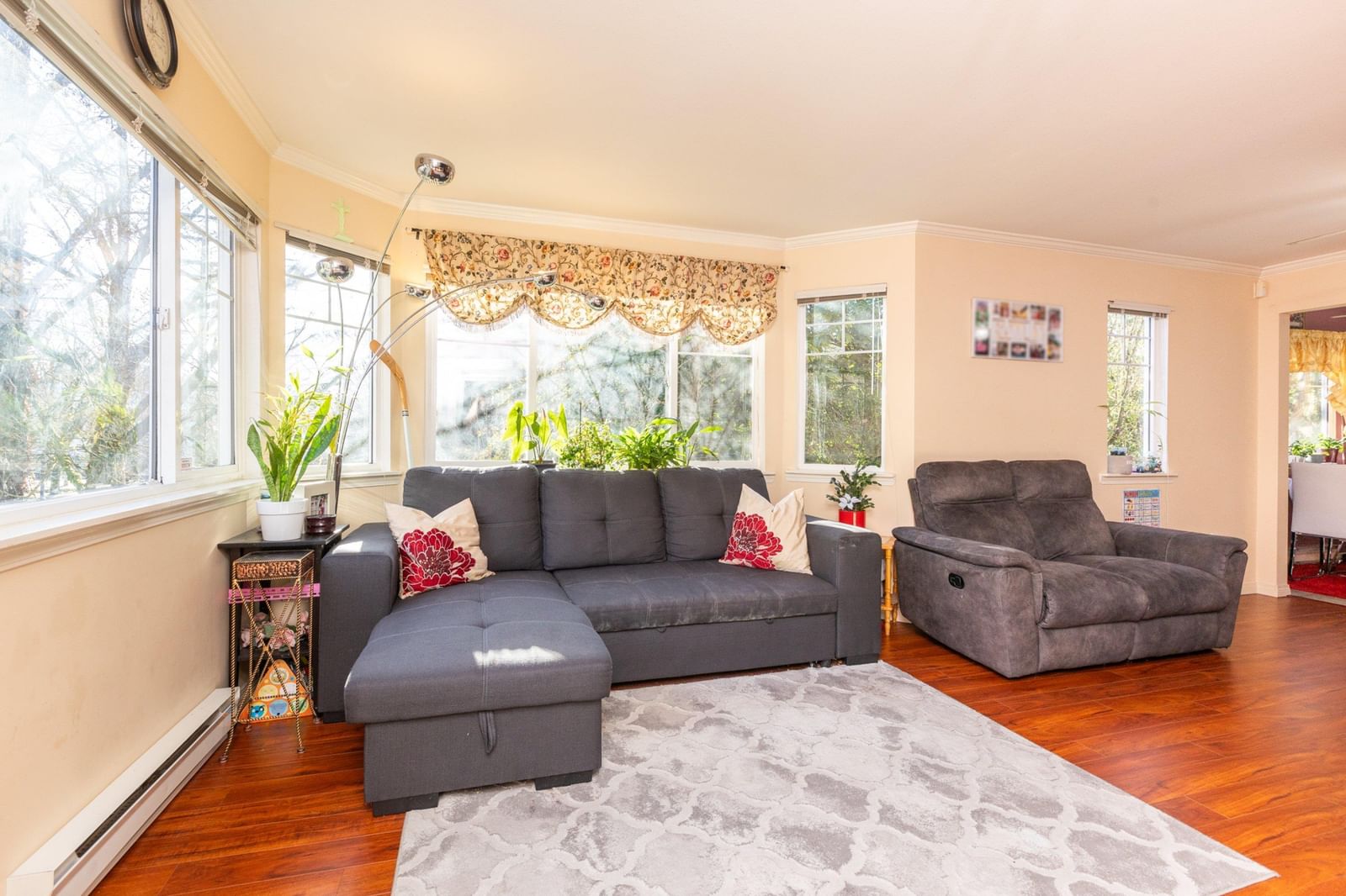 Listing Image 12