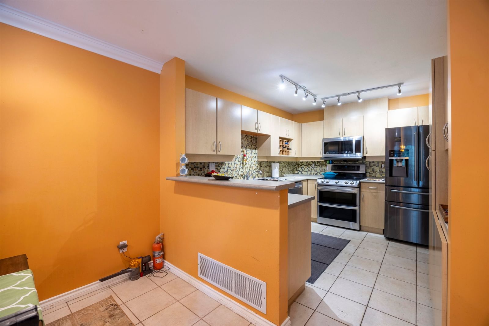 Listing Image 11