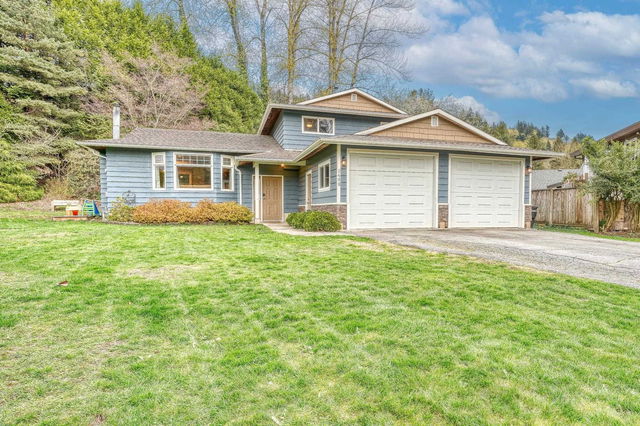 2488 Cameron Crescent