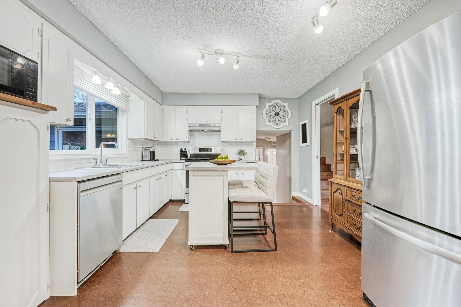 Listing Image 8