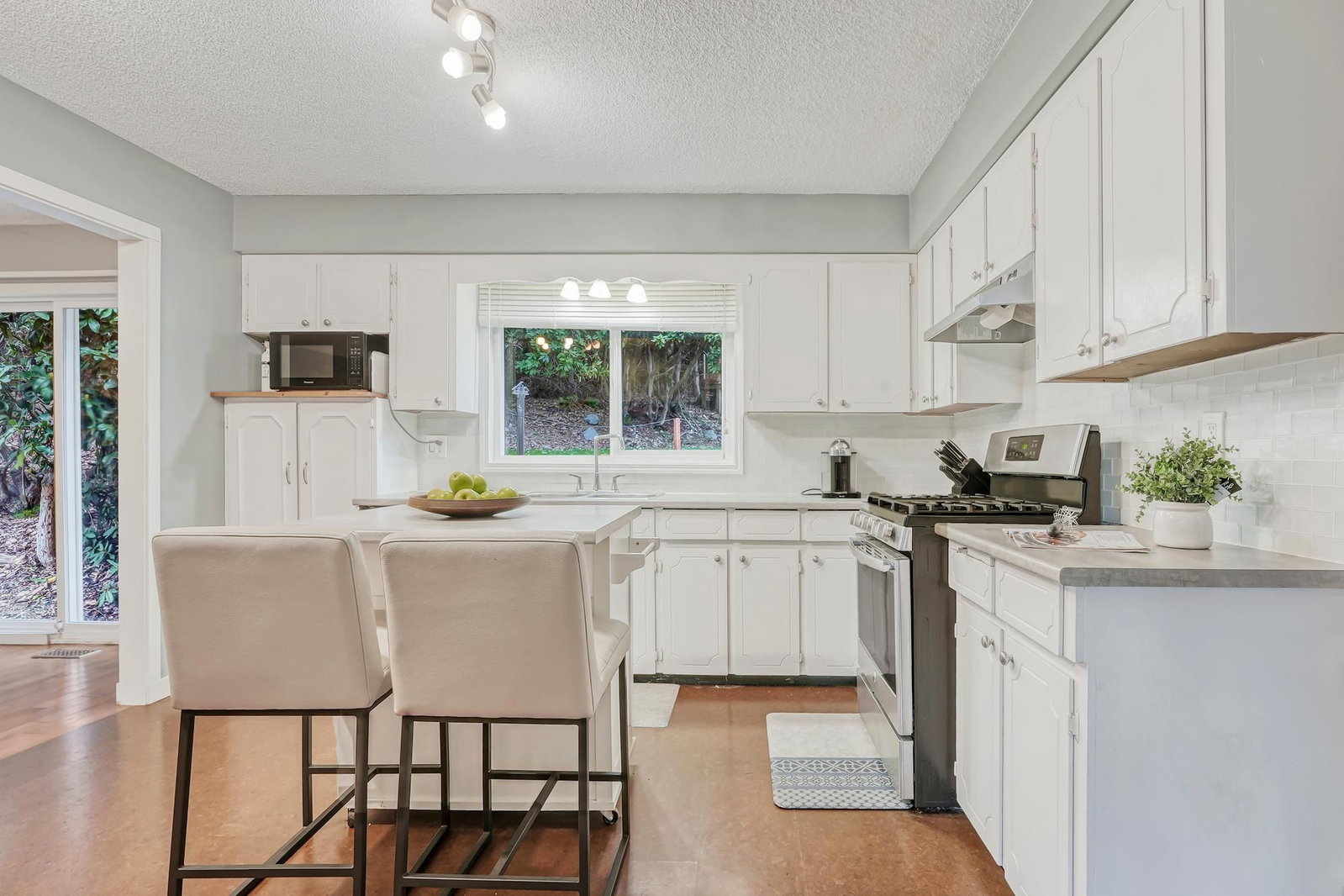 Listing Image 9
