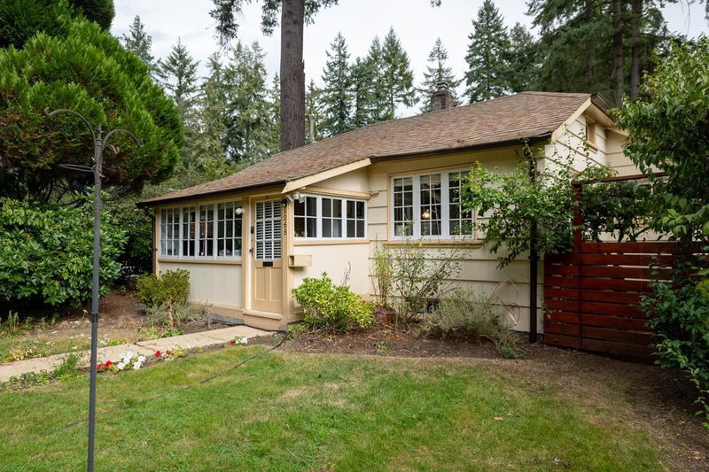 2268 Edgemont Boulevard, North Vancouver, British Columbia